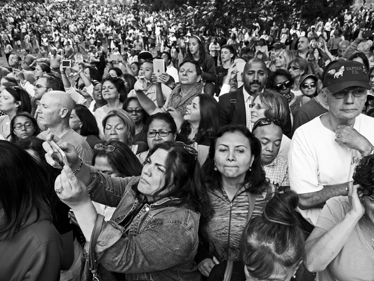 Lori George Photography - Crowd waits patiently for four hours for Pope Francis at Central Park|Friday September 25,2015